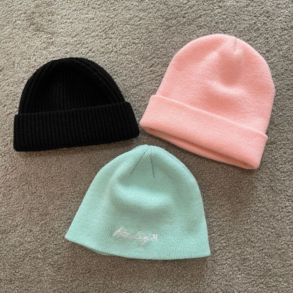 3 beanies 